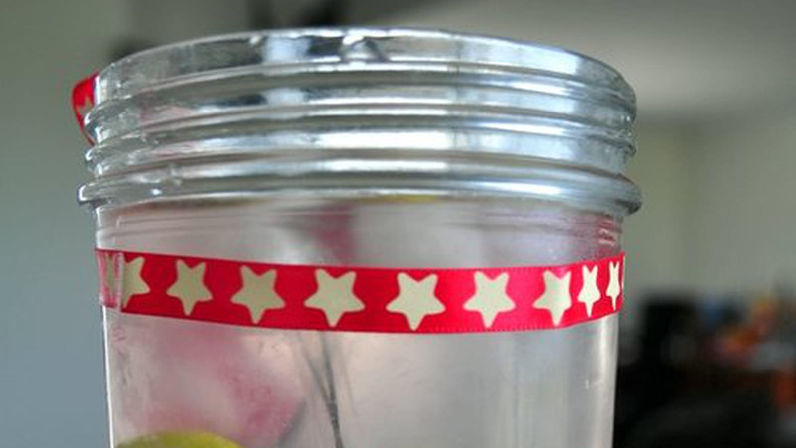 Boisson détox cerises citron