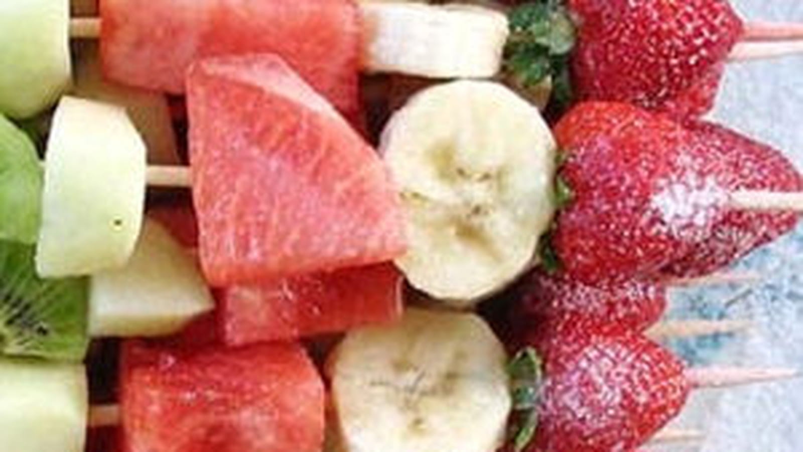 Brochettes de fruits frais