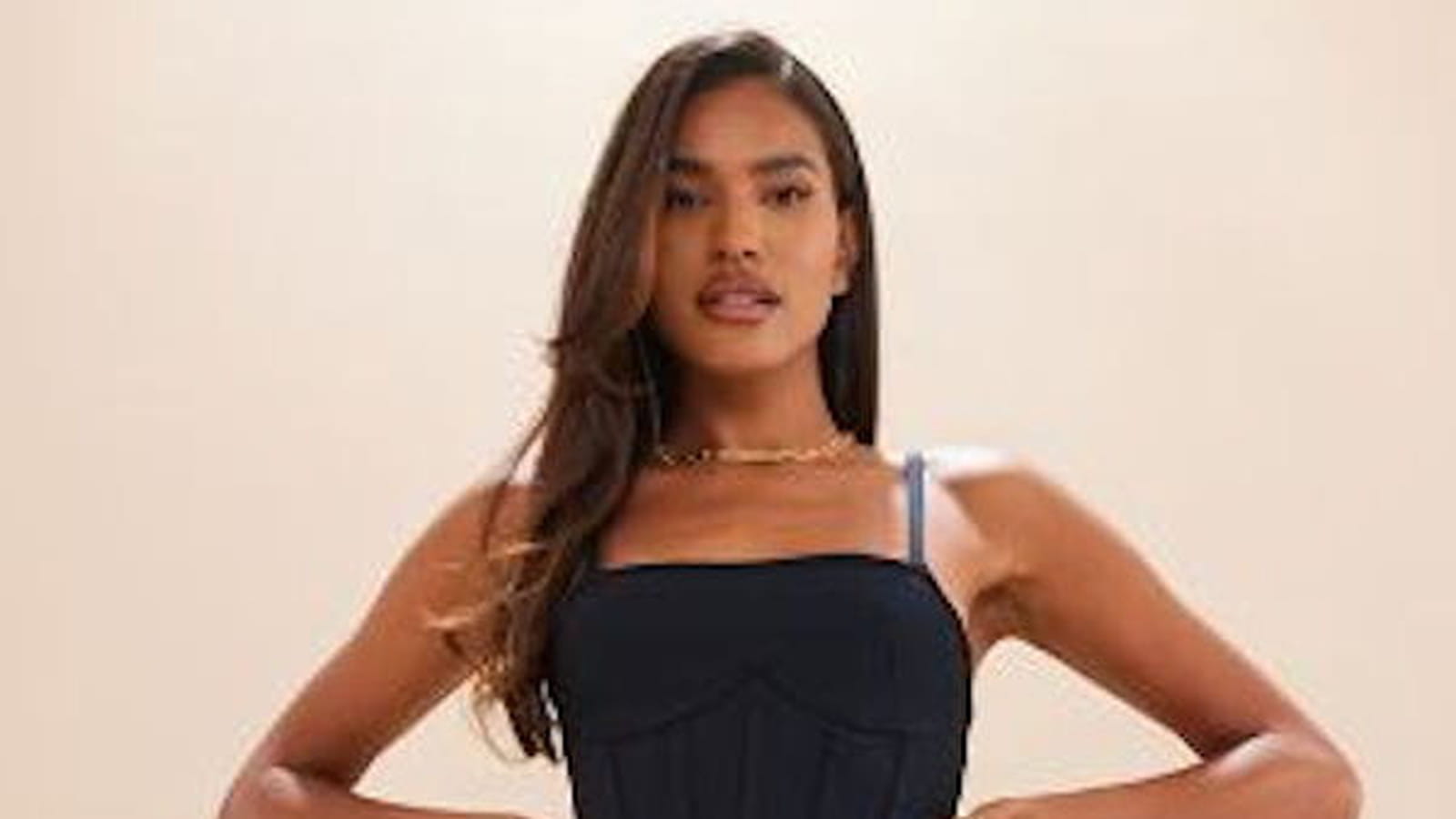 Robe noire PrettyLittleThing
