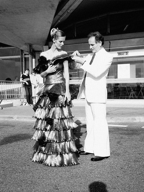 Défilé Pierre Cardin à l'aéroport de Lyon dans les années 70