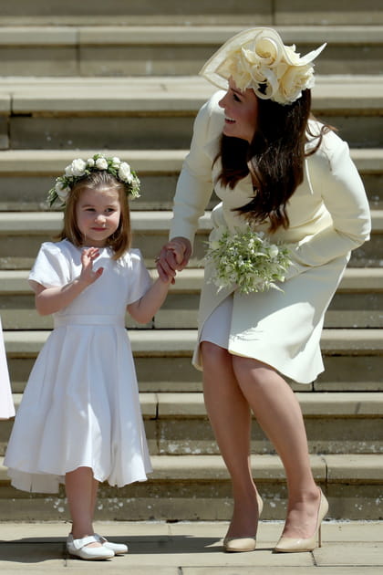 Kate Middleton en ensemble cr&egrave;me Alexander McQueen et chapeau coordonn&eacute;