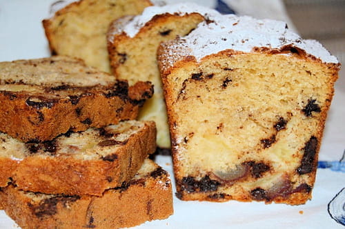 Cake aux dattes, pommes et chocolat