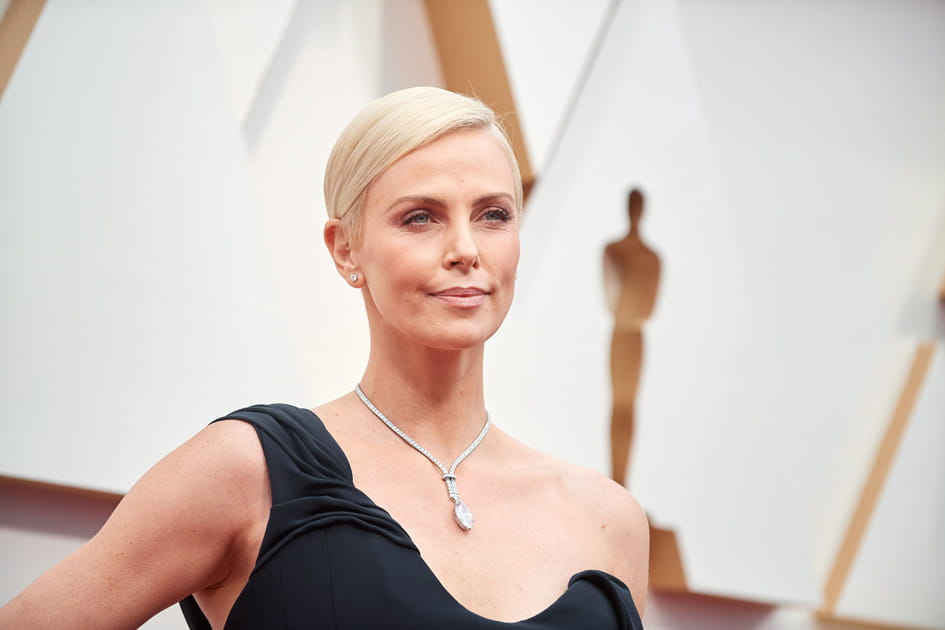 Charlize Theron et sa coupe courte
