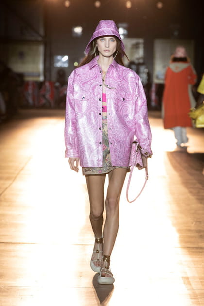 D&eacute;fil&eacute; Etro printemps-&eacute;t&eacute; 2022