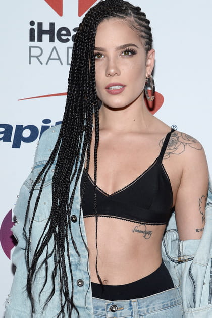 Les longues tresses africaines de Halsey