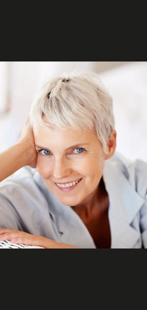 Une coupe adapt&eacute;e aux cheveux blancs