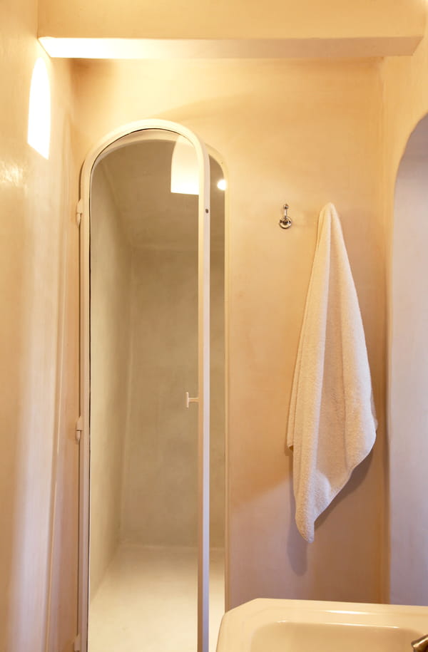 salle-de-bains-lumineuse-serviette
