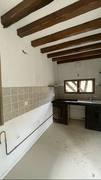 Avant&nbsp;: une cuisine rustique sous les poutres