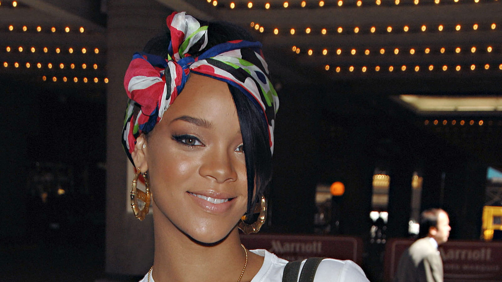 Bandeau dans les cheveux 