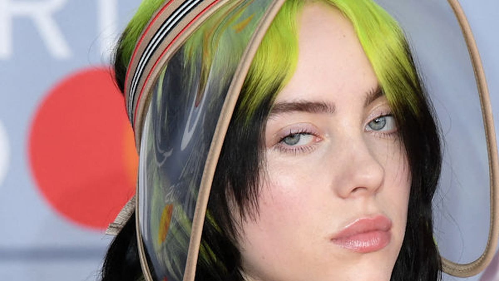 Billie Eilish, cheveux longs 