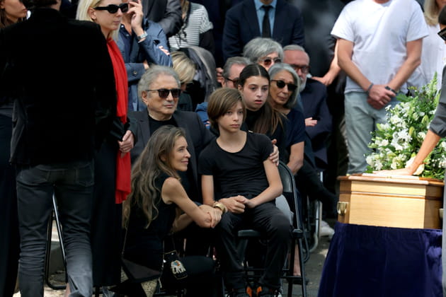Obs&egrave;ques de Fran&ccedil;oise Coquet&nbsp;: Michel Drucker se recueille aupr&egrave;s de sa famille