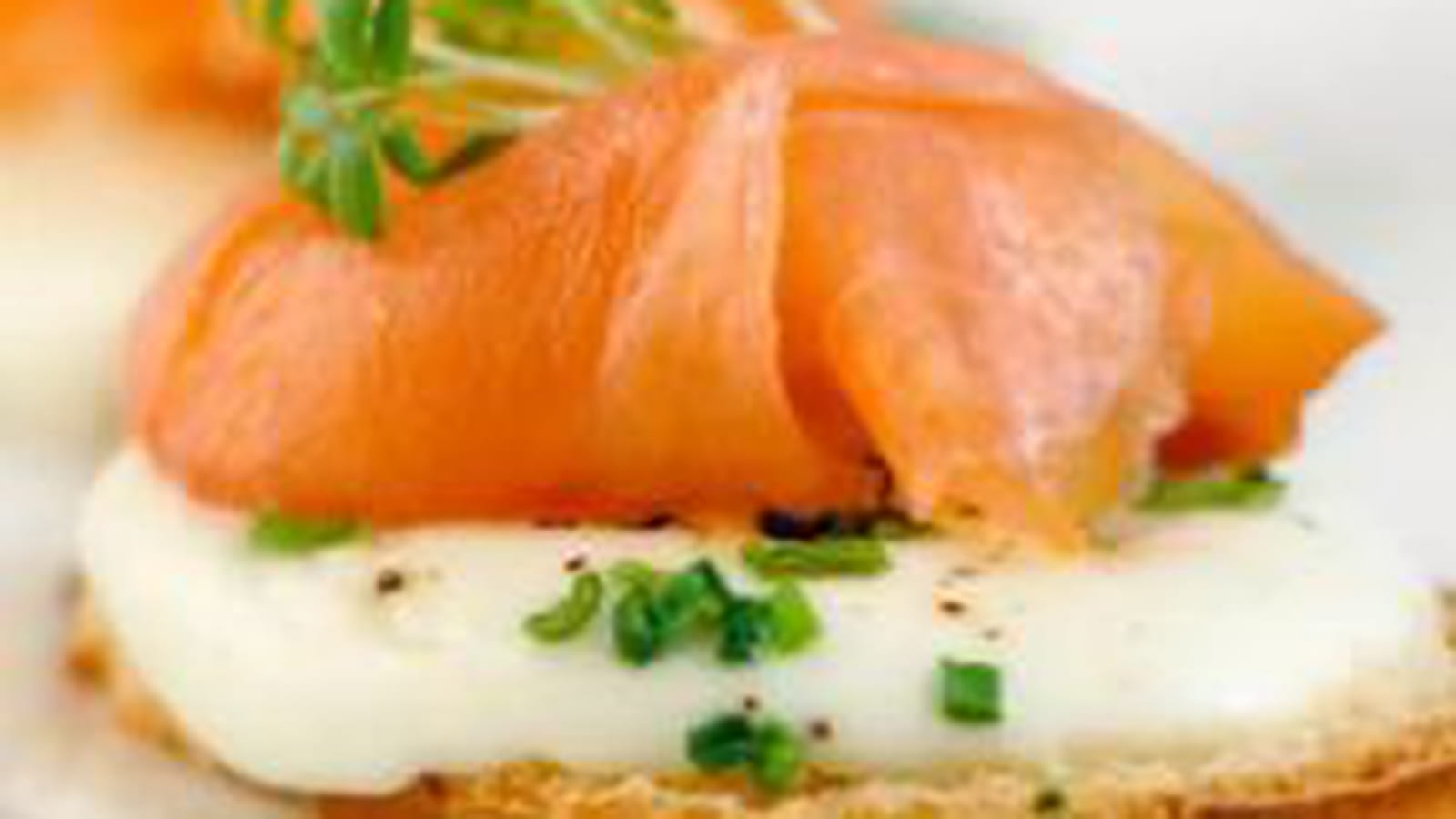 Toasts de Saumon de Norvège fumé à la mozzarella