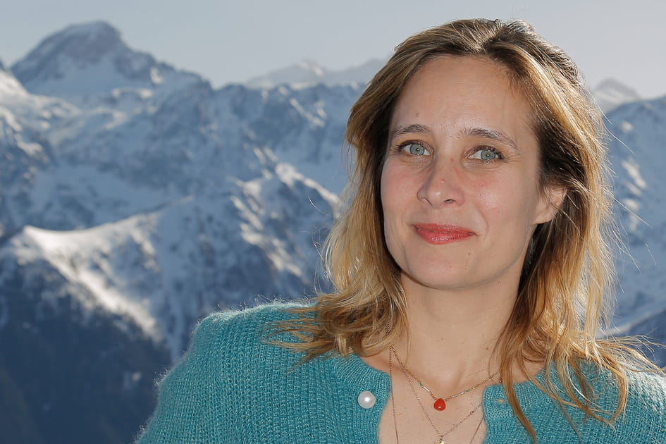 Les l&egrave;vres glossy de Julie de Bona