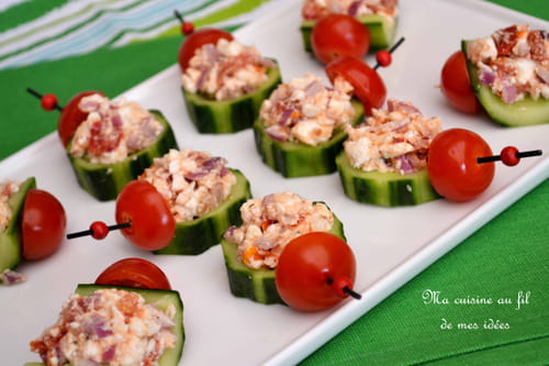 Tapas de concombres farcis à la feta, tomates séchées et oignon rouge