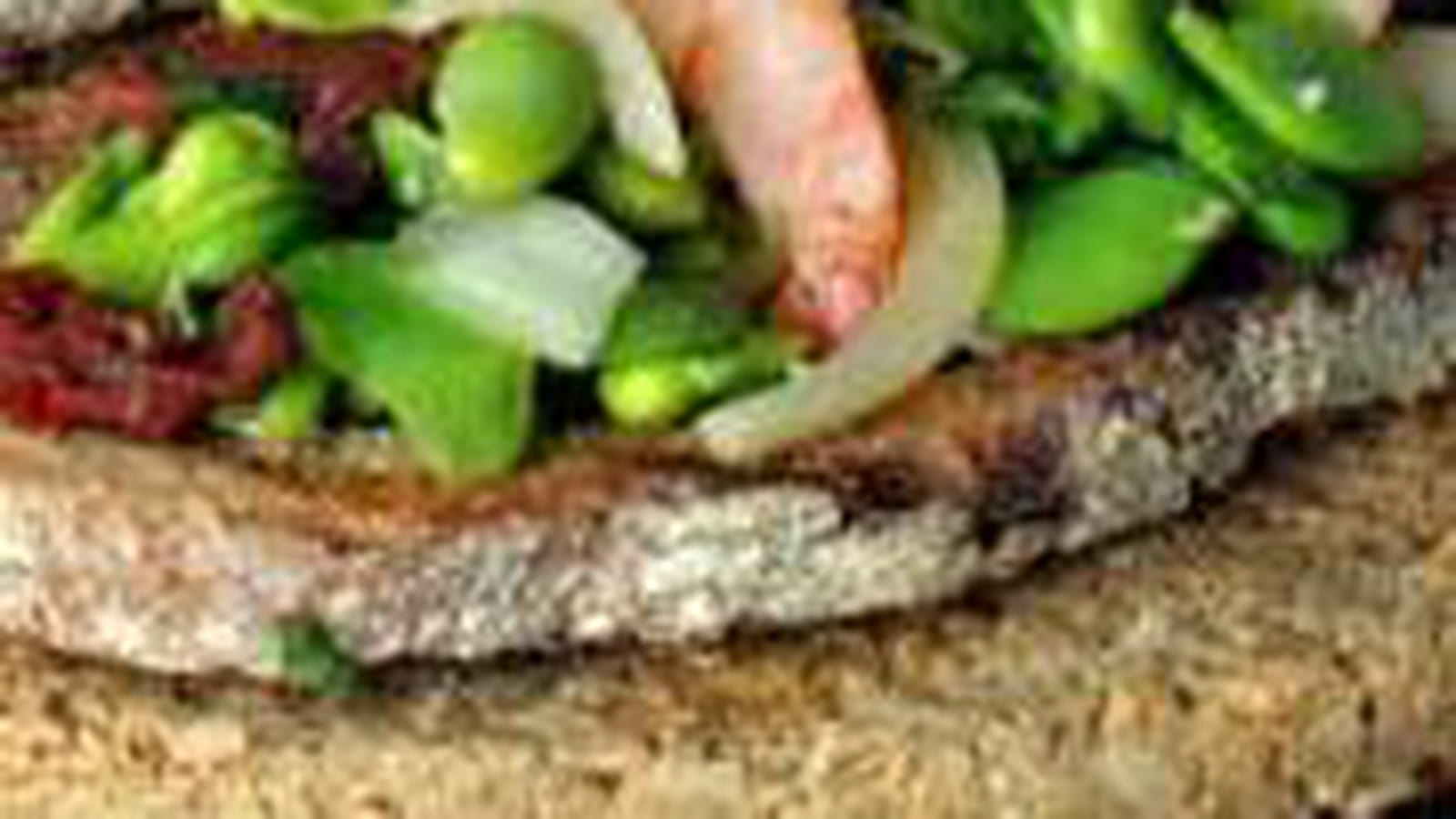 Tartine de fèves, crevettes et chorizo