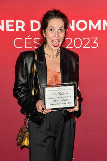 La réalisatrice Stéphanie Halfon bouche bée au dîner des nommés des César au Fouquet's