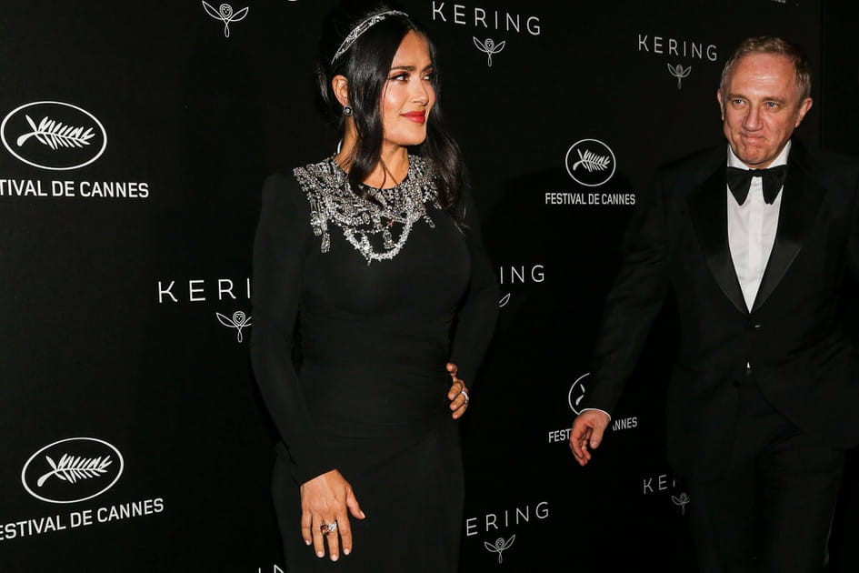 Le serre-t&ecirc;te &agrave; strass de Salma Hayek