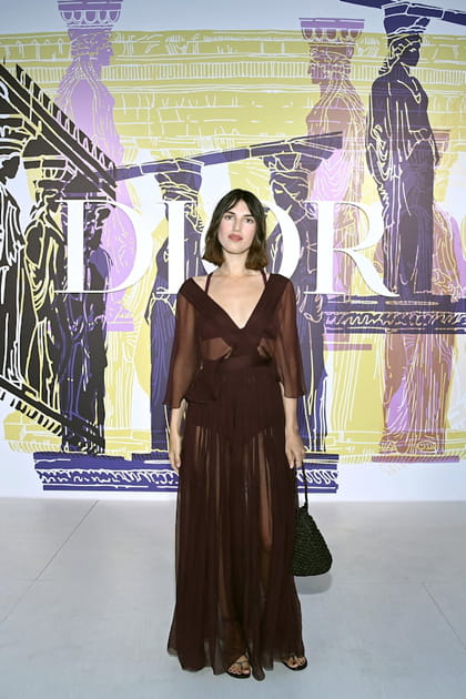 Jeanne Damas en robe longue transparente