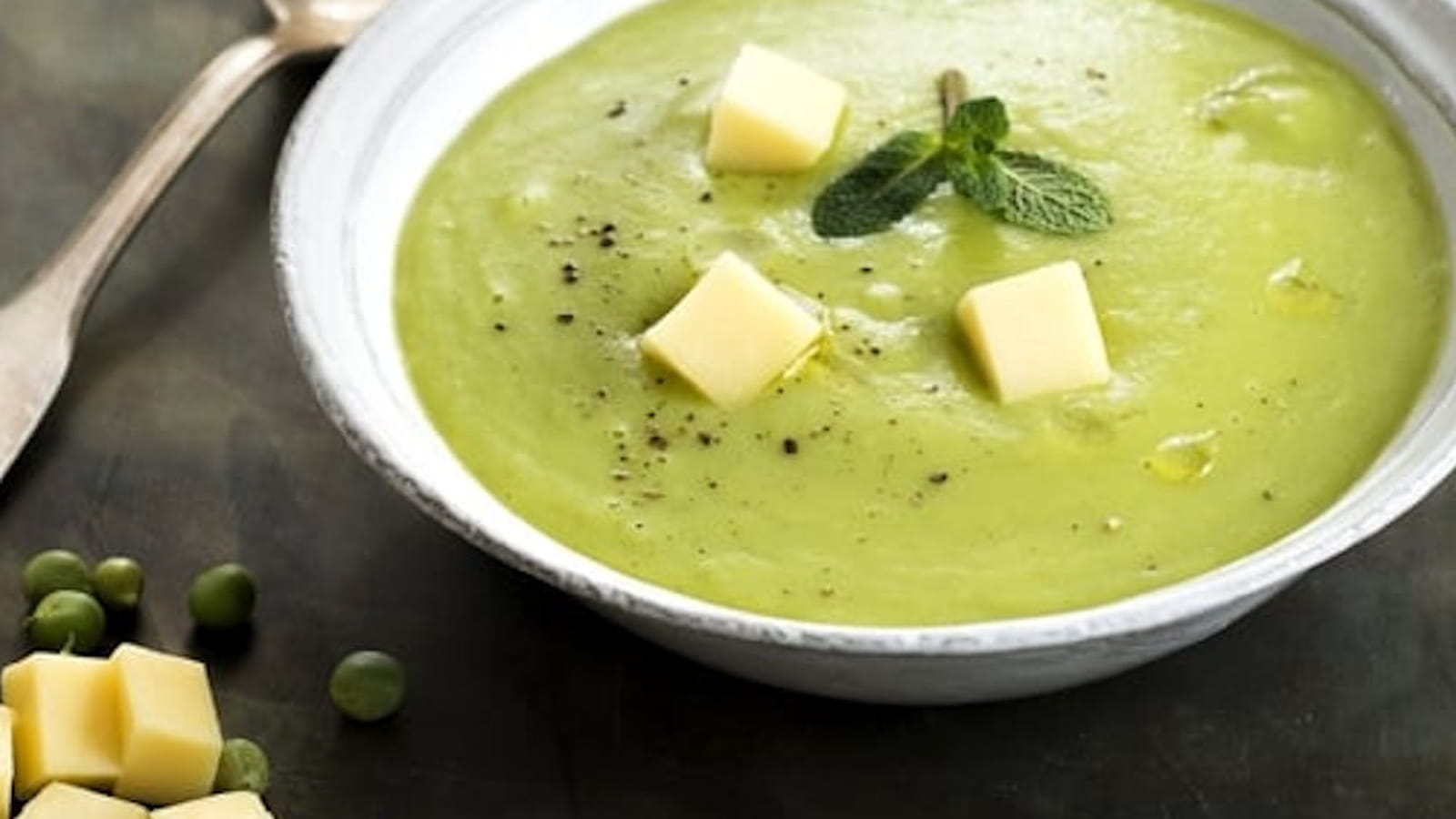 Velouté de petits pois, menthe & Raclette de Savoie