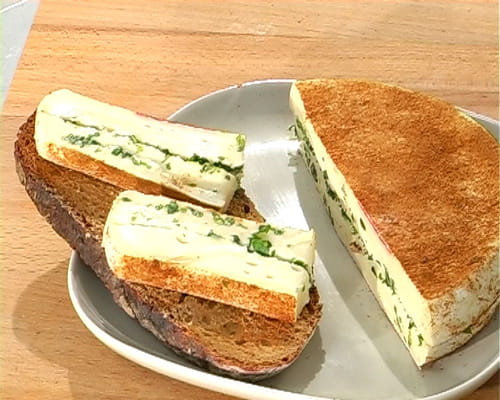 Reblochon farci aux herbes en croûtes d'épices