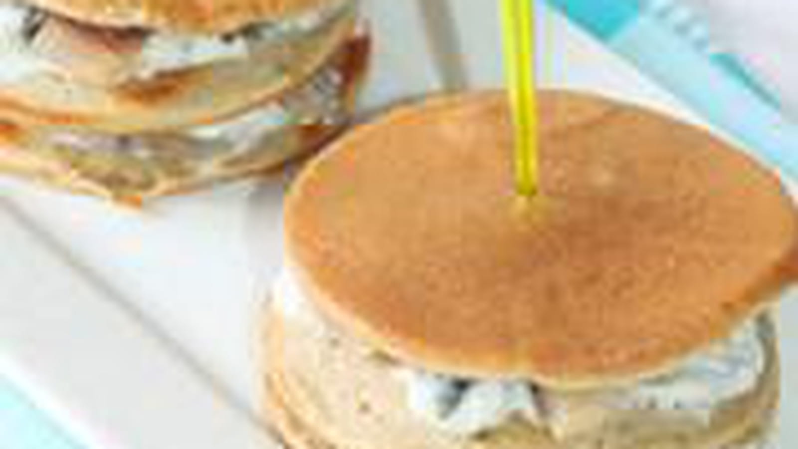Blinis millefeuille tzatziki hareng fumé