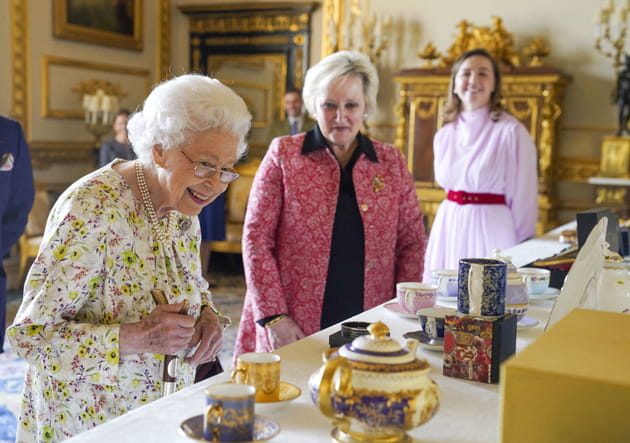 Elizabeth II f&ecirc;te le 70e anniversaire de la marque Halcyon Days, le 23&nbsp;mars 2022