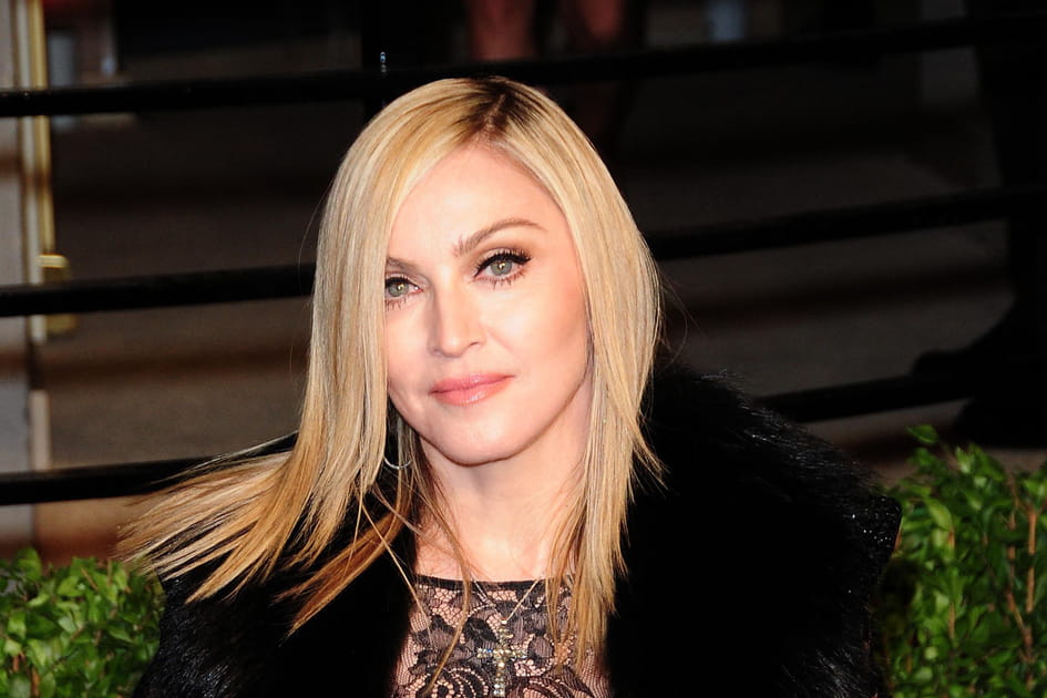 Madonna avec le visage et les cheveux extra lisses en 2011