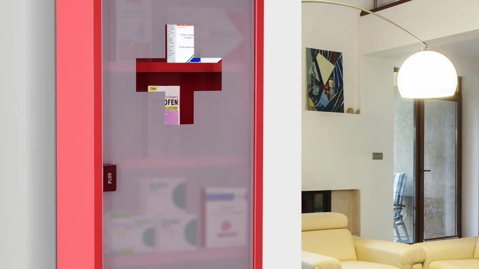 Une armoire à pharmacie semi-transparente
