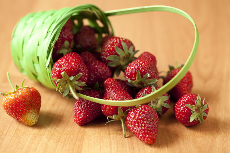 Comment équeuter facilement les fraises ?