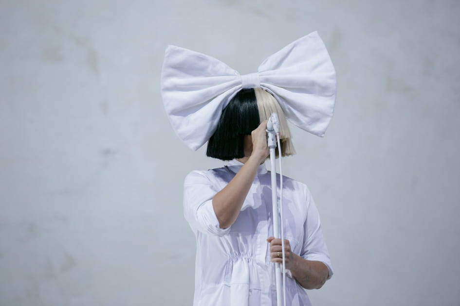 La perruque bicolore de Sia