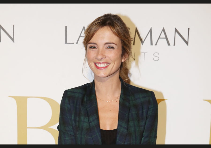 La coiffure d&eacute;contract&eacute;e d'Isabelle Ithurburu