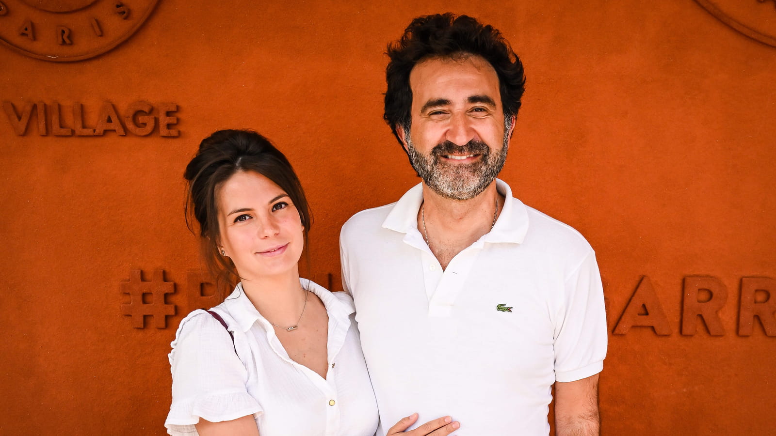 Mathieu Madénian et sa femme