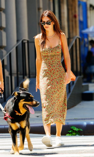 TOP&nbsp;: Emily Ratajkowski en robe fleurie