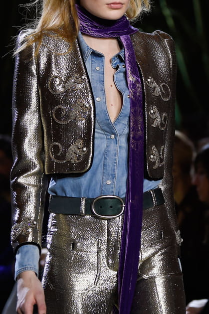 L'&eacute;charpe cravate du d&eacute;fil&eacute; Roberto Cavalli