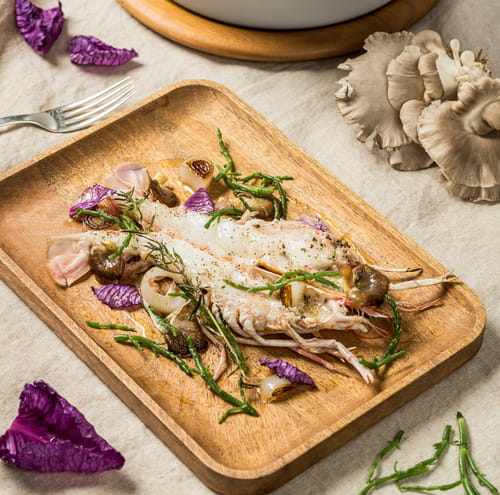 Langoustines forestières, salicorne et chou rouge