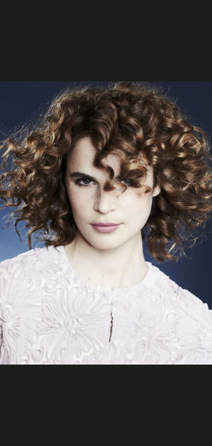 Coiffure&nbsp;: carr&eacute; boucl&eacute;