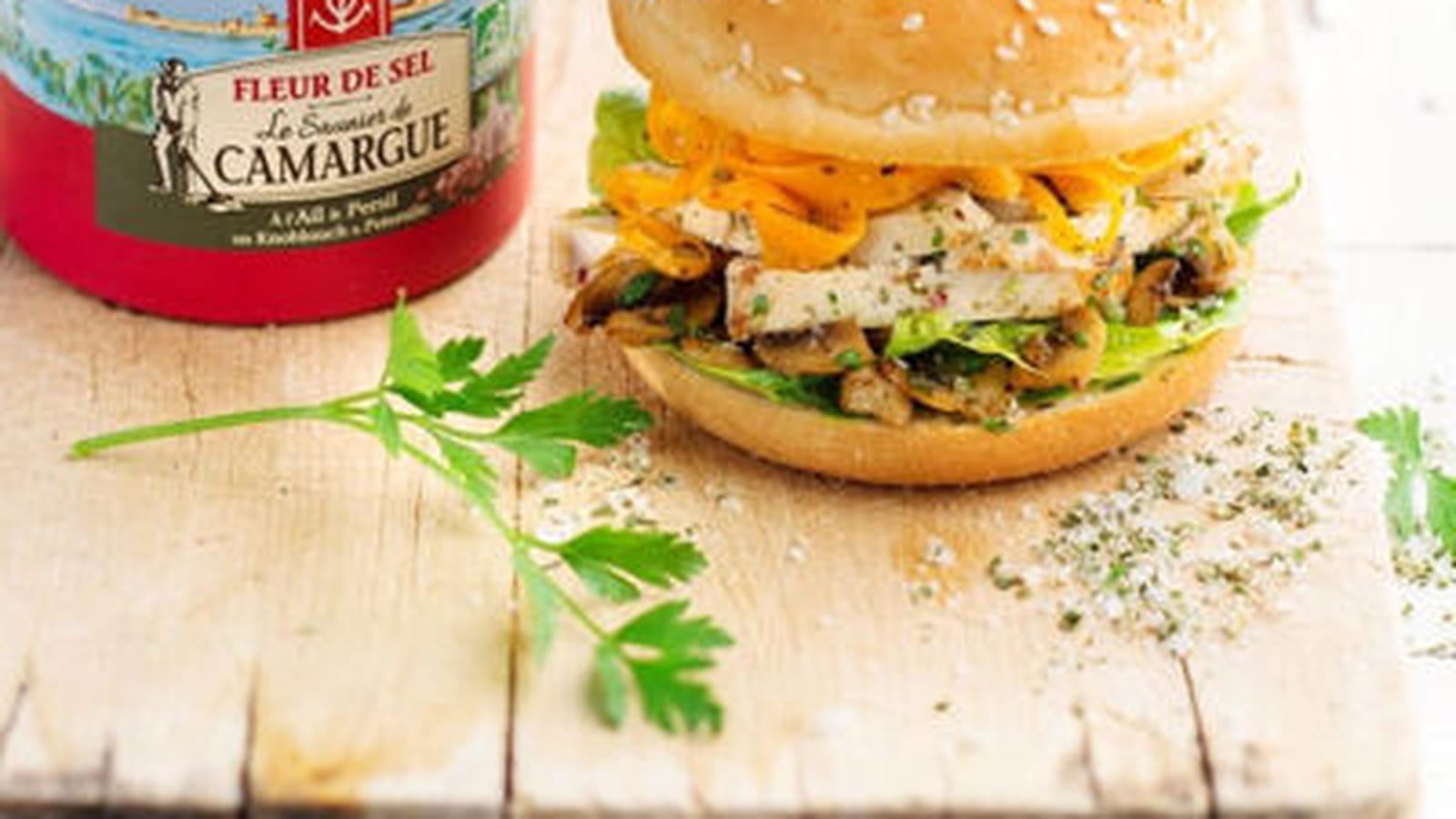 Burger de poulet rôti, carottes et duxelle de champignons