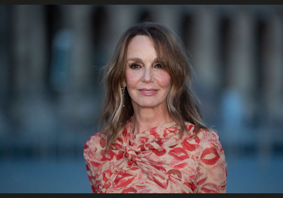 Philippine Leroy Beaulieu, merveilleuse avec son wavy parfait