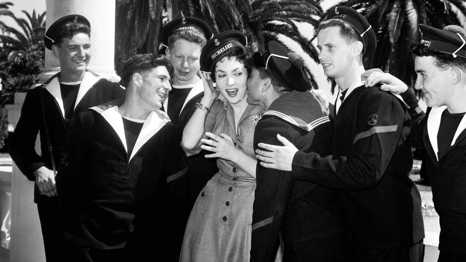 Les marins, tous fous amoureux d'elle