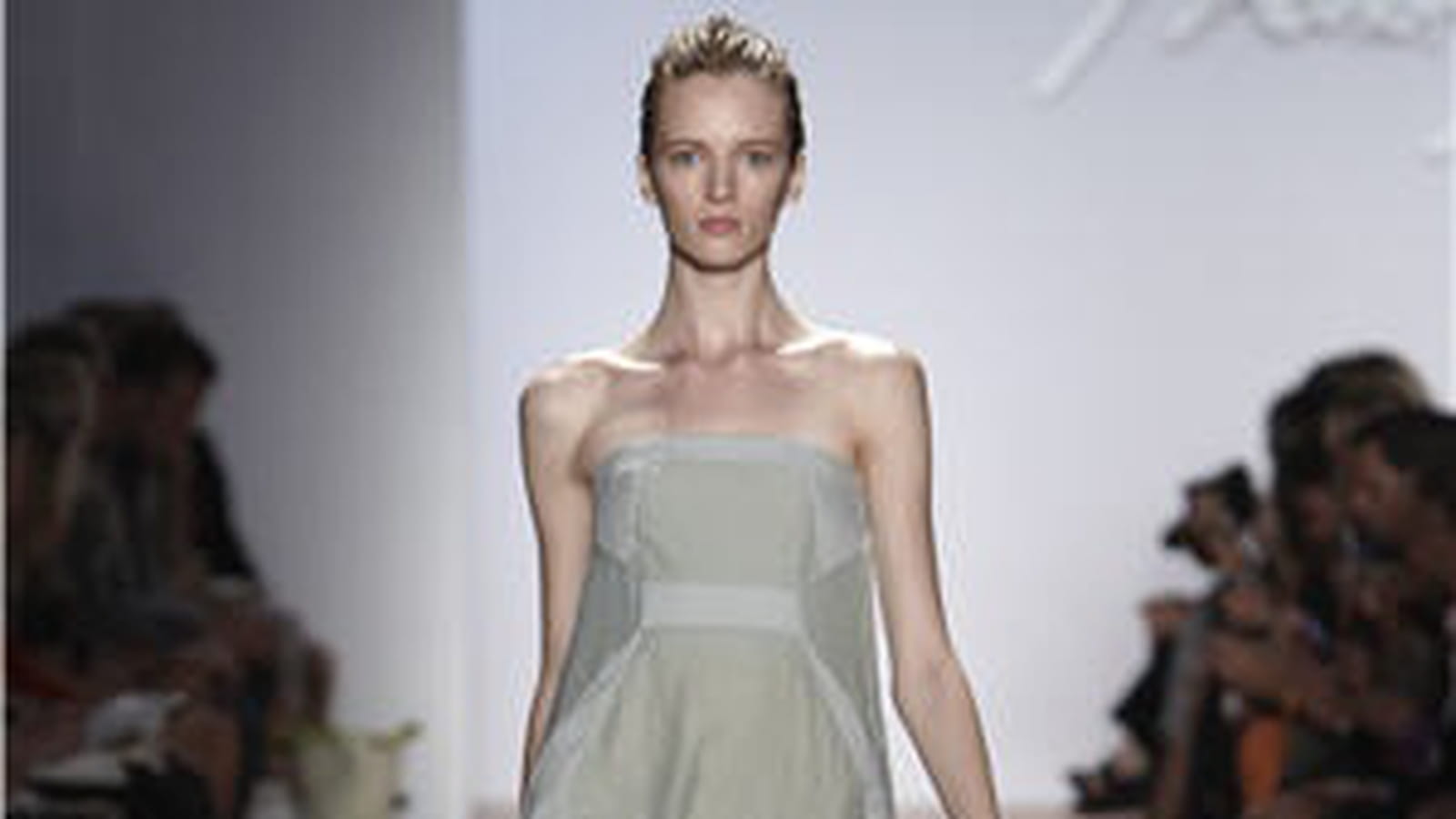 Robe voilée de Max Azria