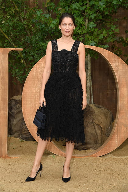 Laetitia Casta au d&eacute;fil&eacute; Dior