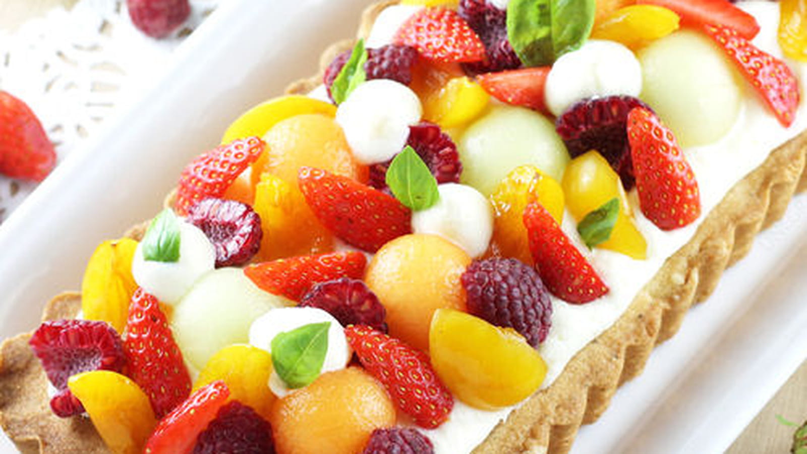 Tarte sablée à la mousse légère au chocolat blanc et aux fruits d'été