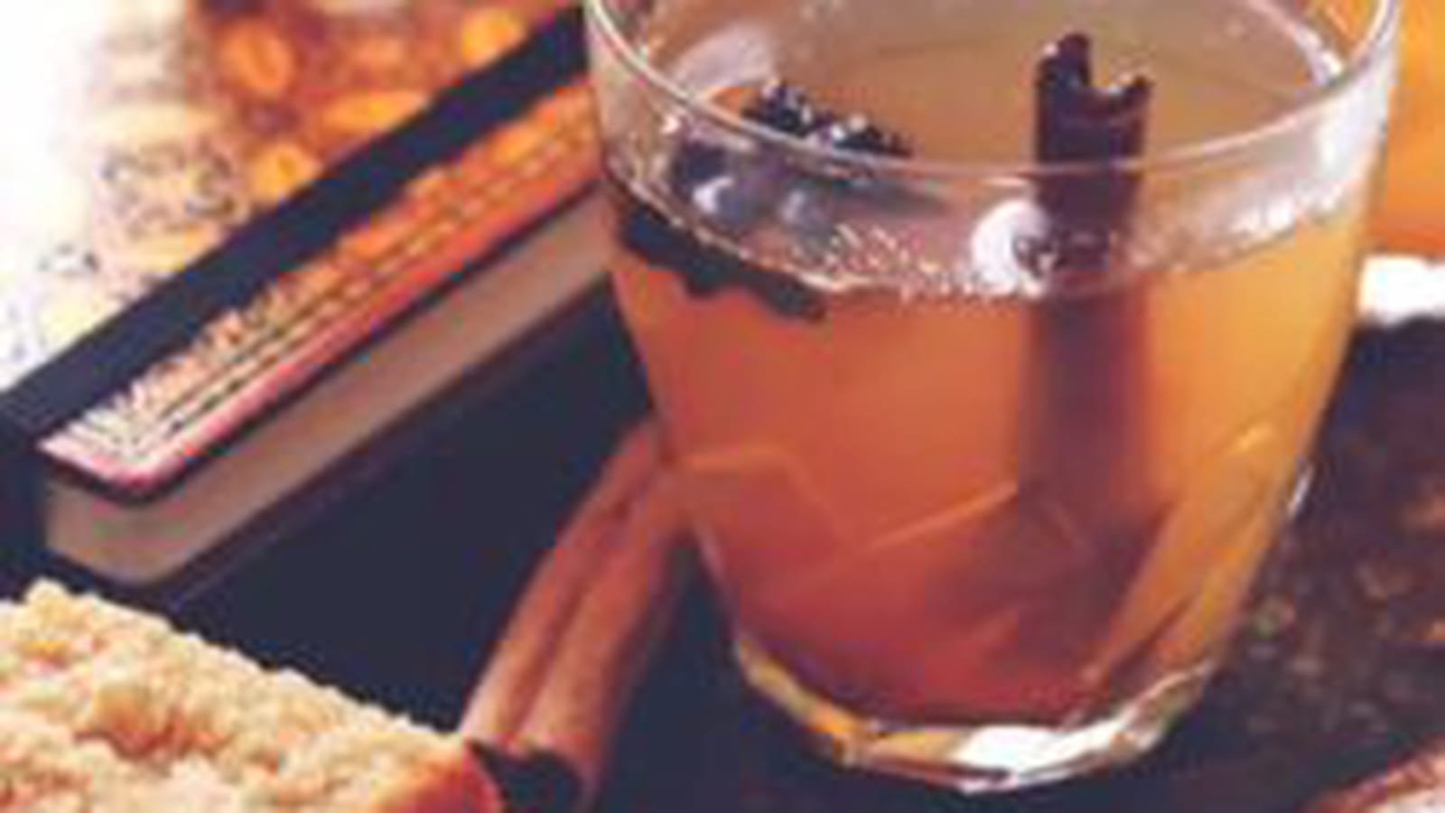 Jus de pomme chaud aux épices de Noël