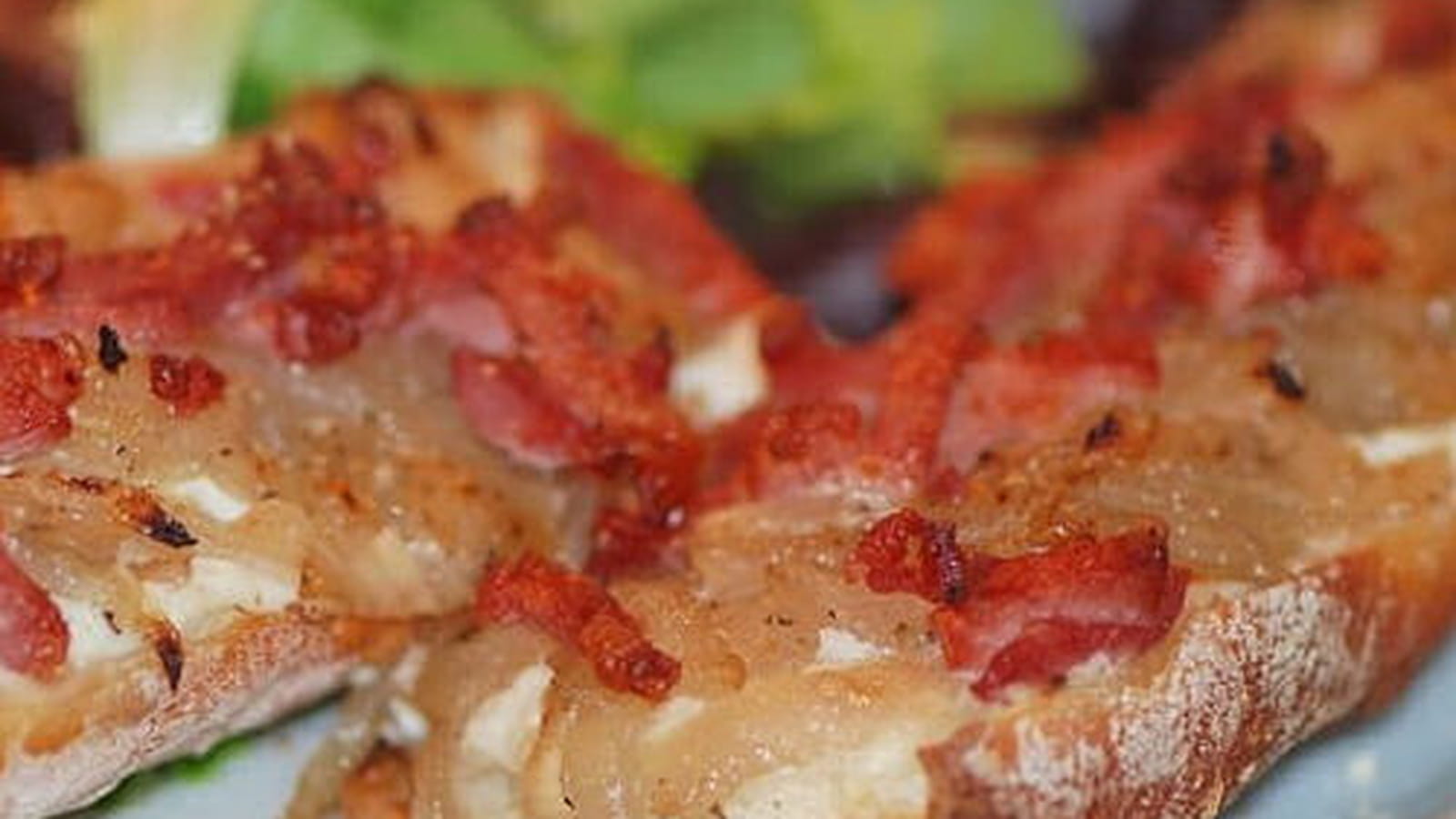 Tartines oignons-lardons