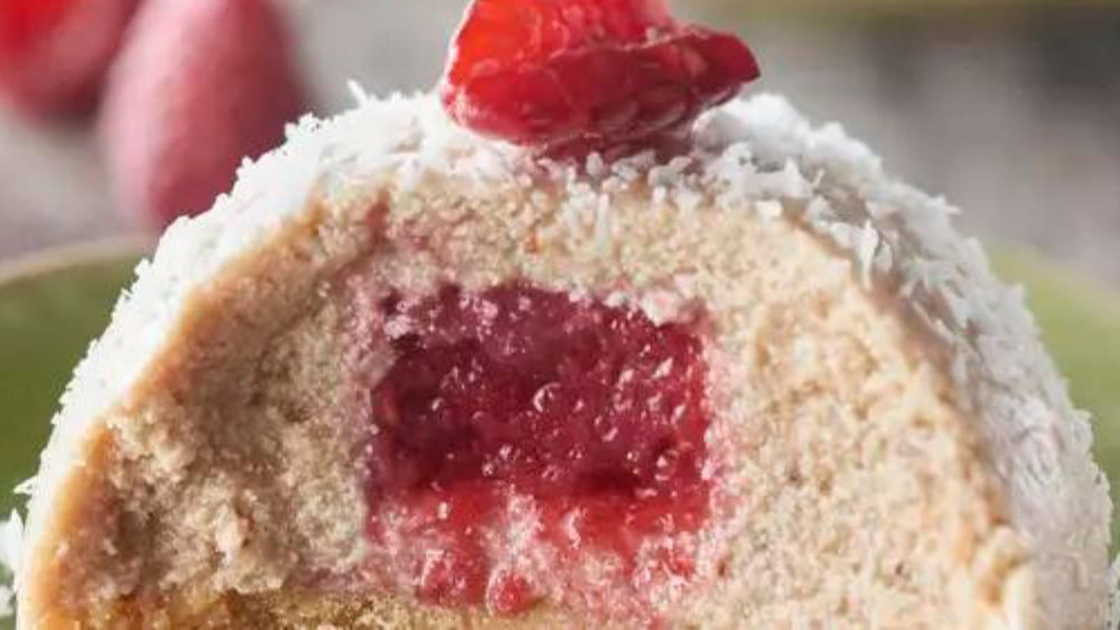 Dôme à la mousse de marron, coeur framboise