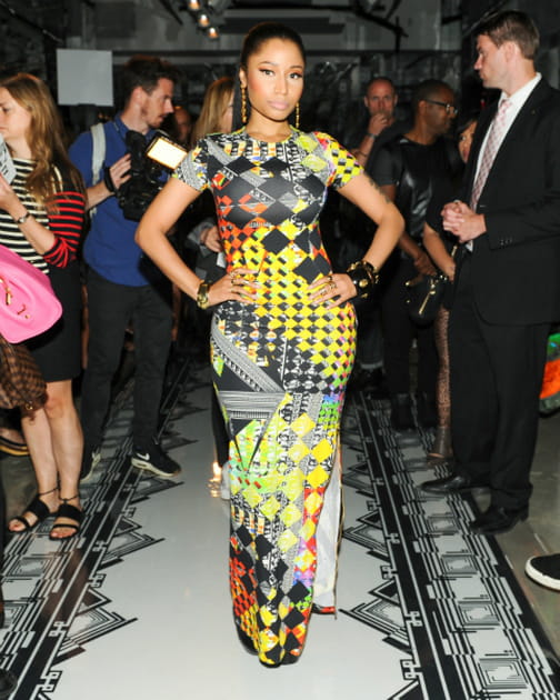 Nicki Minaj, color&eacute;e au d&eacute;fil&eacute; Anthony Vaccarello x Versus Versace