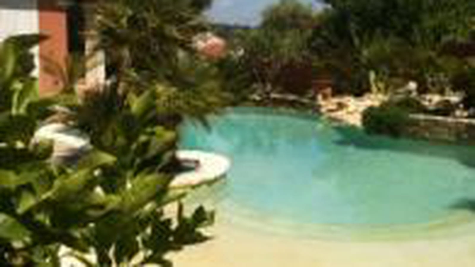Piscine à débordement