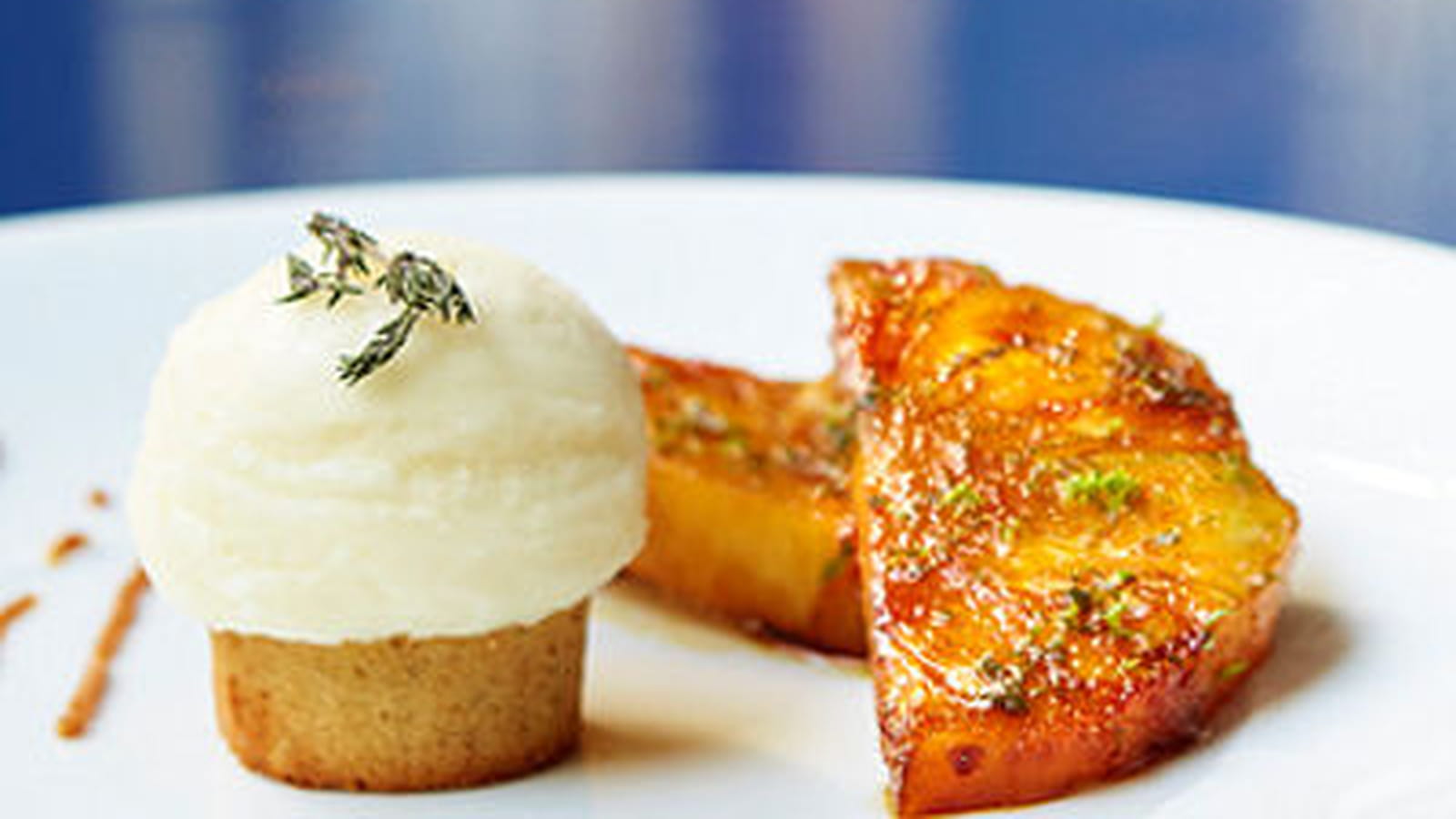 Sorbet à la bière Tripel Hop 2015, ananas caramélisé, financier
