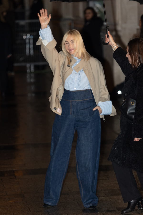 Emmanuelle-Beart-carré-blond