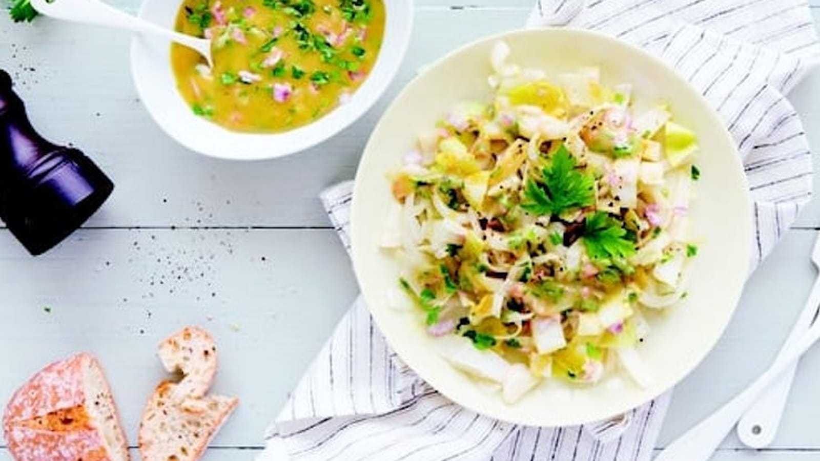 Salade d'endives et sa vinaigrette aux échalotes, moutarde et persil